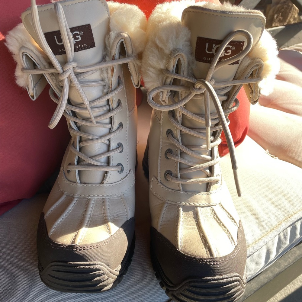 UGG adirondack women’s winter snow boots - size 7